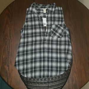 Woven Sleeveless Plaid Shirt